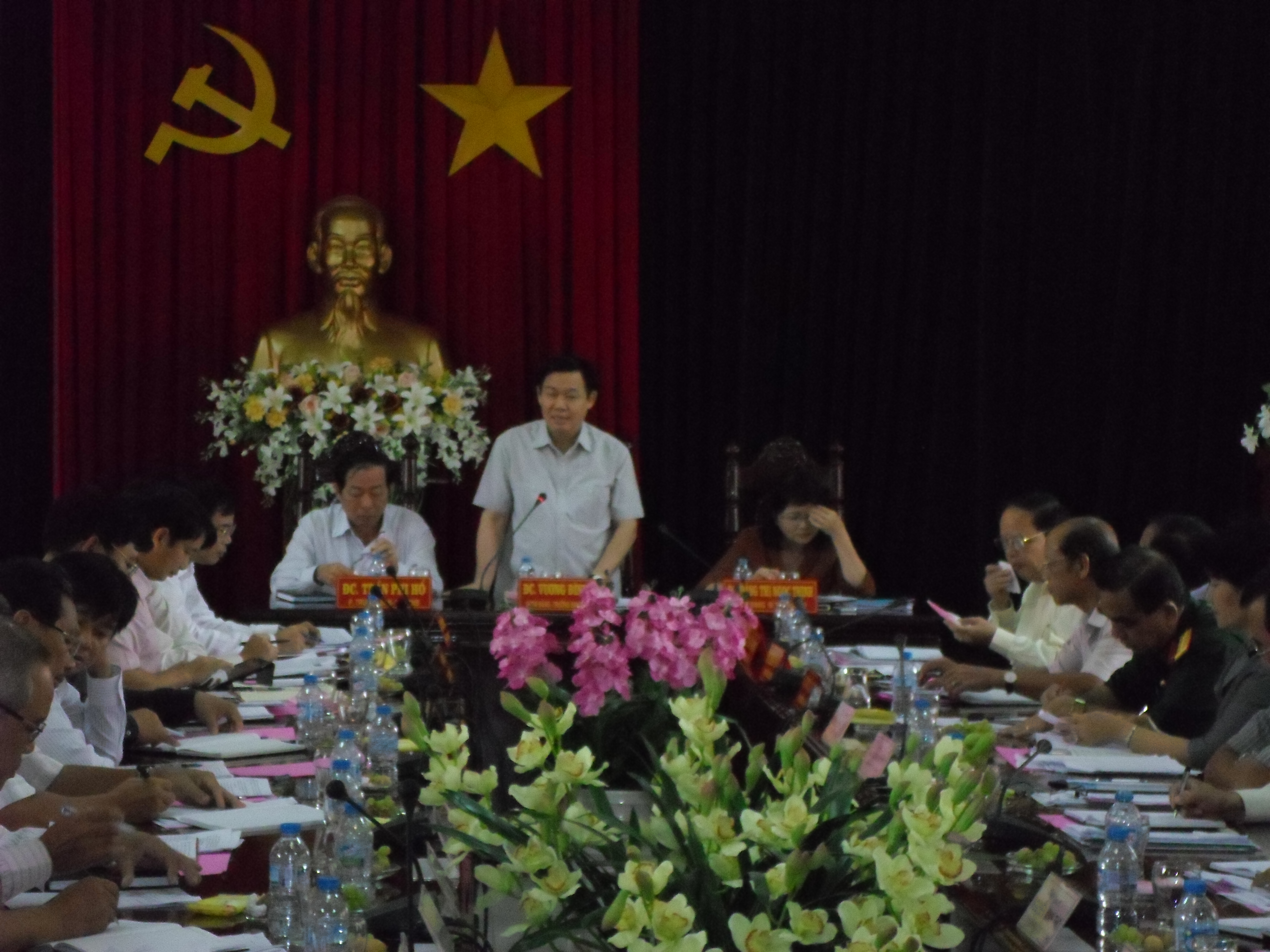 Ban Kinh tế Trung ương làm việc tại Vĩnh Long