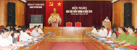 Vĩnh Phúc Hội nghị báo cáo viên thường kỳ tháng 8 2013