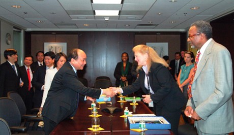 阮春福副总理访问美国全球艾滋病协调办公室