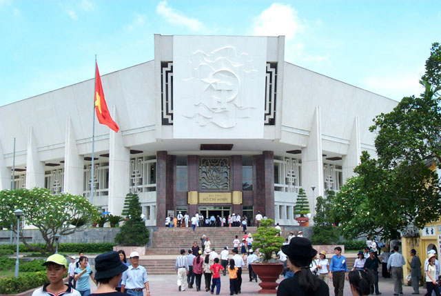 Ho Chi Minh Museum to stay open through midday from September