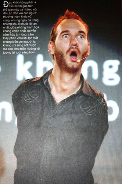 《尼克·武伊契奇——在越南演讲的日子》图片展在河内举行