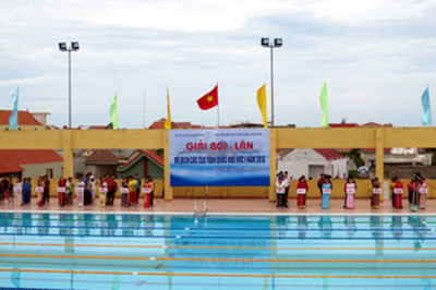 2013年全国游泳、潜水锦标赛第一区比赛：广平夺冠 广宁获得亚军