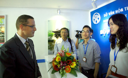 Support centre for tourists opens in Hanoi