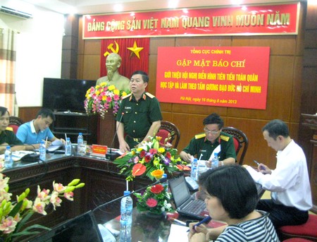 Tuyên dương điển hình tiên tiến toàn quân học tập và làm theo tấm gương đạo đức Hồ Chí Minh