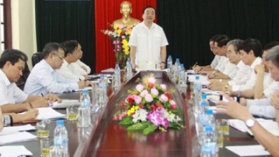 黄忠海副总理与一号发电总公司领导人举行工作会议