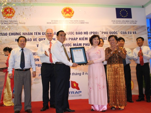 Phu Quoc fish sauce makers receive EU’s PDO certificate