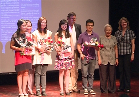 Des Prix de la jeunesse Alexandre Yersin aux étudiants vietnamiens