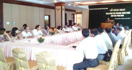 南部地区文学艺术创作营在广宁省拉开序幕