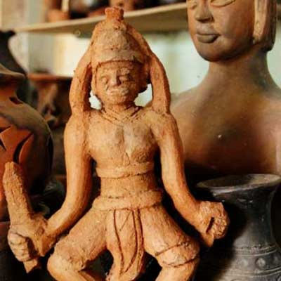 Présentation d’objets de la culture Cham