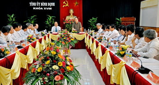 Đồng chí Ngô Văn Dụ làm việc tại tỉnh Bình Định