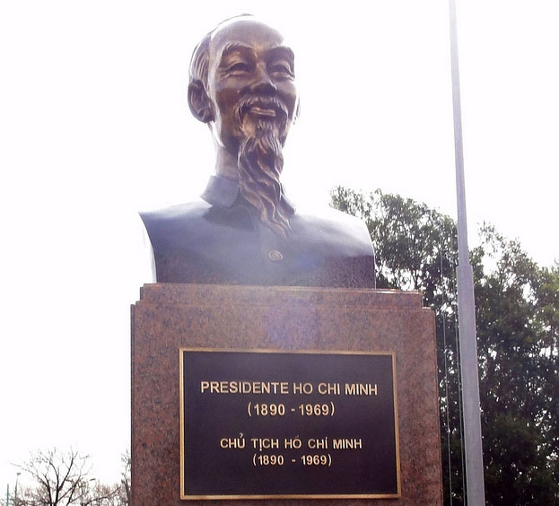 Les statues du Président Ho Chi Minh dans le monde