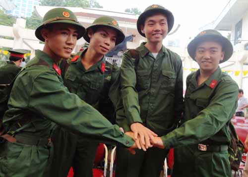 Tuổi trẻ Thủ đô hăng hái lên đường nhập ngũ