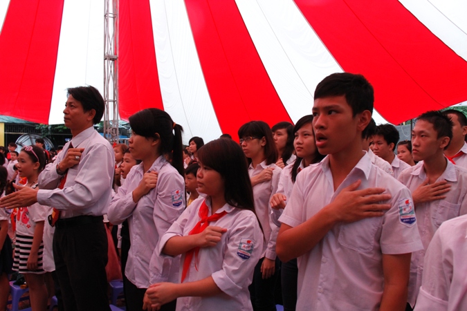 Học sinh cả nước rộn ràng bước vào năm học mới