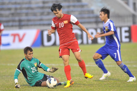 Beating Laos, U19 Vietnam enter ASEAN Championship final
