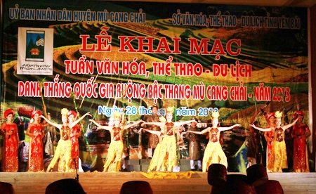Yen Bai  Ouverture de la Semaine culturelle, sportive et touristique de Mu Cang Chai 2013