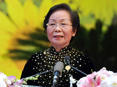Phó Chủ tịch nước Nguyễn Thị Doan dự Khai giảng năm học mới 2013- 2014 tại Hòa Bình