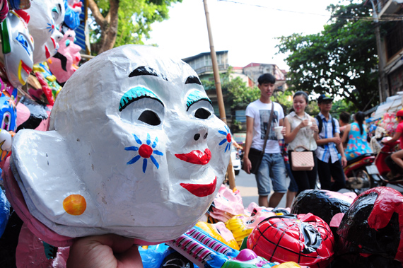 Colourful art of making folk masks preserved in Hang Than