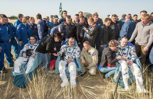 Three cosmonauts from ISS return to Earth safely