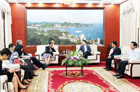 广宁省人民政府副主席阮文成会见南非驻越南大使