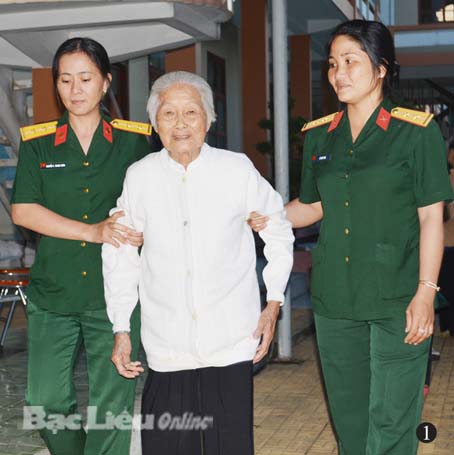 Ấm áp lòng mẹ hậu phương và các chiến sĩ tiền tuyến