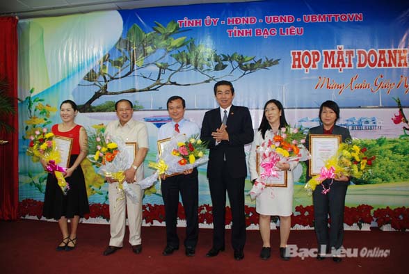 Họp mặt cán bộ hưu trí, doanh nghiệp, doanh nhân mừng Xuân Giáp Ngọ 2014