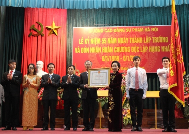 Trường Cao đẳng Sư phạm Hà Nội đón nhận Huân chương Độc lập hạng Nhất