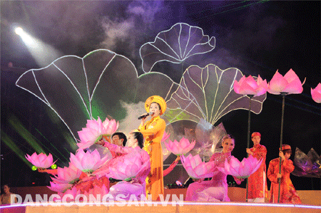 Art performance to welcome Party anniversary and spring