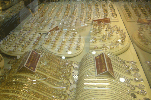 Giá vàng tăng thêm 130 000 đồng lượng