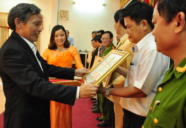 Quảng Ngãi Triển khai nhiệm vụ đảm bảo trật tự an toàn giao thông năm 2014