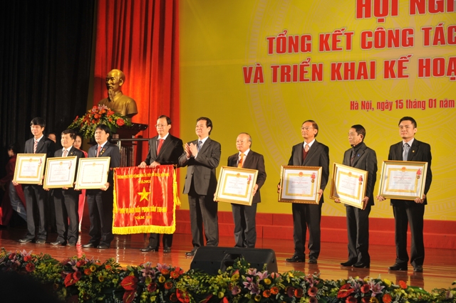 PM Dung calls on oil and gas group to accelerate restructuring