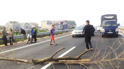 Xử lý nghiêm hành vi cố tình cản trở giao thông