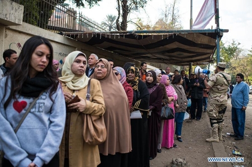 Egypt begins voting for new constitution