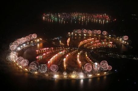 Dubai welcomes 2014 with record fireworks show