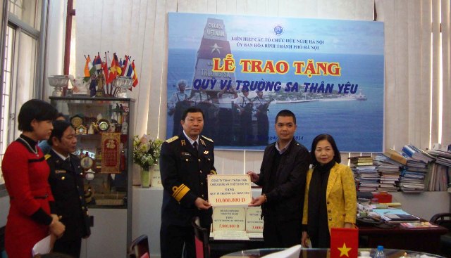 Trao gần 887 triệu đồng tặng Quỹ vì Trường Sa thân yêu