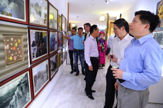 Hand embroidered pictures on display in Ha Long
