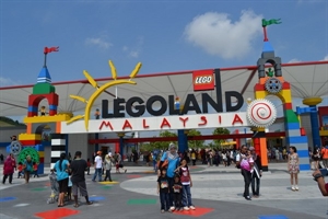 Malaysia targets 29 4 million tourist arrivals in 2015