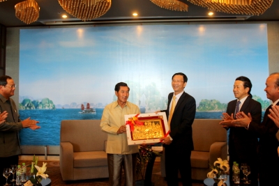 越南广宁省与老挝各省加强合作