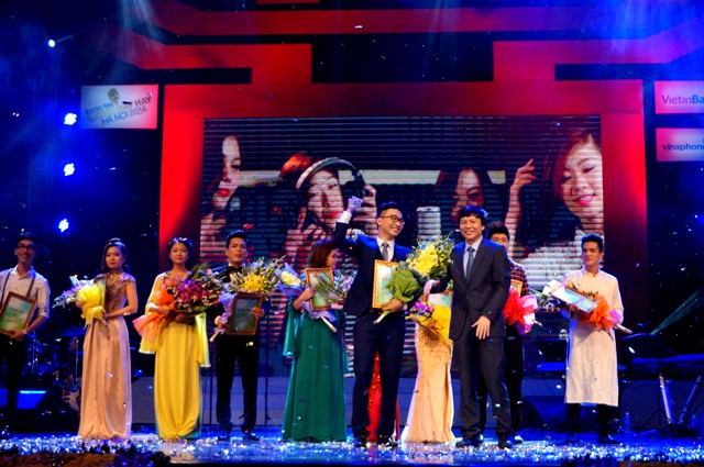10 thí sinh tranh tài đêm chung kết Giọng hát hay Hà Nội 2014