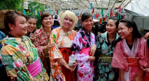 上万人参与河内日本风铃节