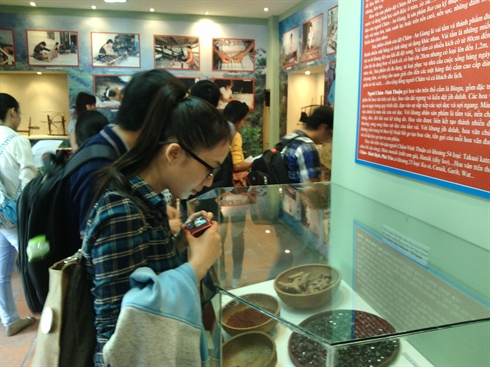 Exposition sur les tissus des minorités ethniques de Truong Son-Tây Nguyên