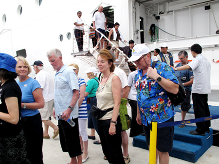 Vietnam greets over 6 6 million foreigners