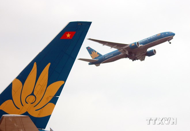 Ha Noi - Ho Chi Minh City straight air route to be decided this month