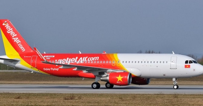 Đình chỉ tổ lái VietJet Air sau sự cố hạ cánh nhầm tại sân bay Cam Ranh