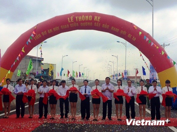 Thông xe cầu vượt đường sắt trên Quốc lộ 1A
