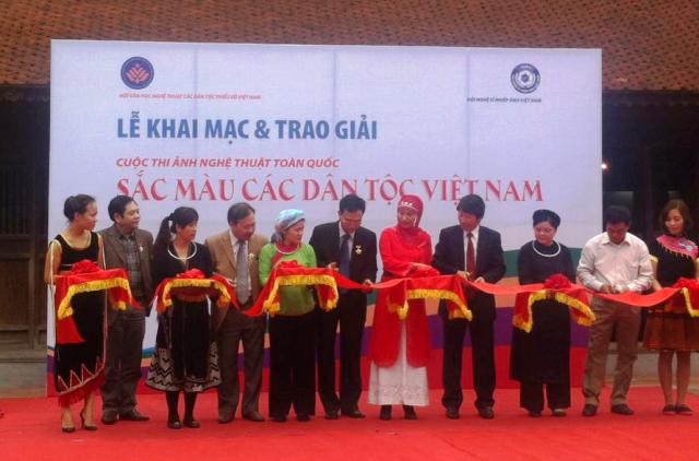 Trao giải cuộc thi ảnh nghệ thuật toàn quốc Sắc màu các dân tộc Việt Nam