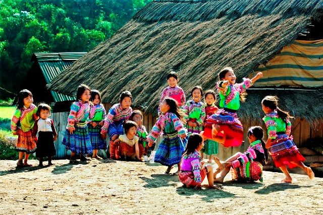 Triển lãm ảnh “Sắc màu các dân tộc Việt Nam”