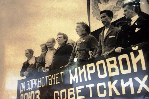 Présentation de documents rares sur le Président Ho Chi Minh et la Russie