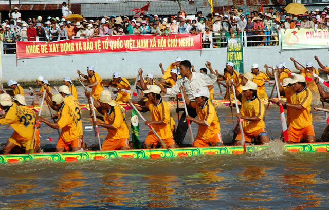 Kết thúc giải Đua ghe Ngo đồng bào Khmer Nam bộ Sóc Trăng 2014