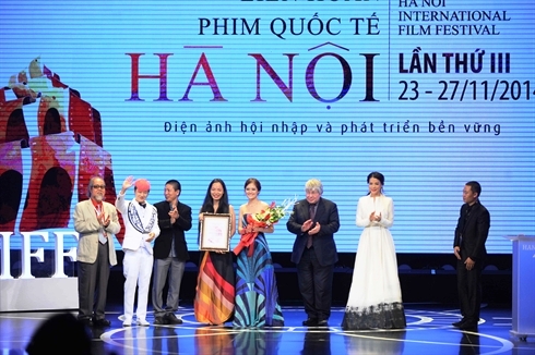 Festival international du film de Hanoi Flapping in the middle of nowhere primé