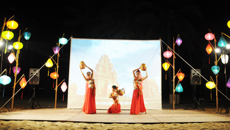 Da Nang city Bringing Cham traditional dance in tourism activities